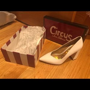 WHITE SNAKEPRINT HEELS